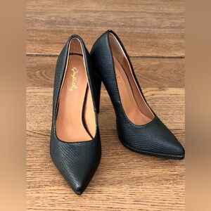 Classic Black Pumps Heels Size 5.5